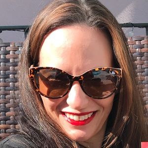 Meet your Posher, Angela